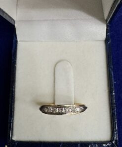 Sortija Cintillo con brillantes. Montado en oro bicolor de ley 18kts.