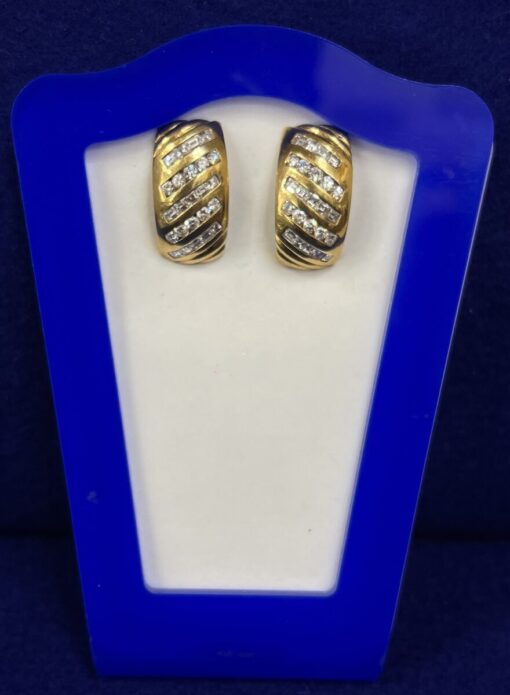 PENDIENTES CON CARRILES DE BRILLANTES 2,10CTS. MONTADOS EN ORO DE LEY 18KTS.