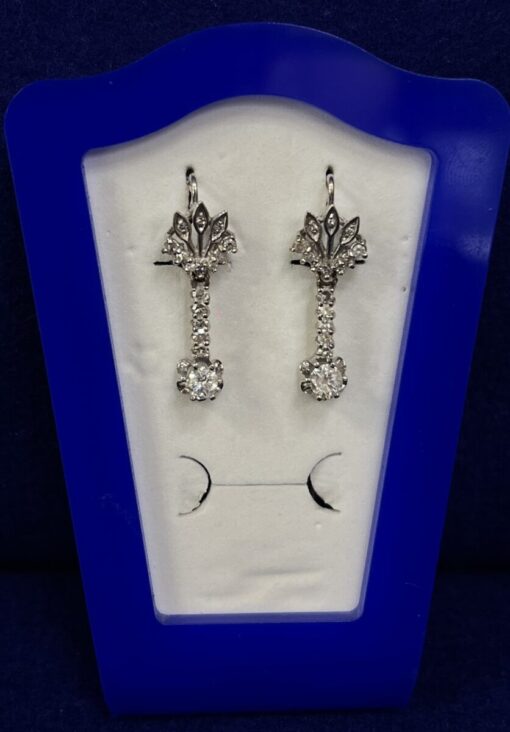 PENDIENTES LARGOS ART DECO CON PARTE SUPERIOR EN FORMA DE  HOJAS Y BRILLANTES. MONTADOS EN ORO DE LEY 18KTS.