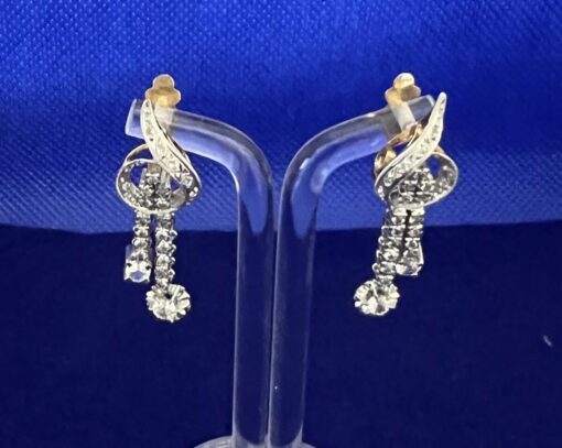 Pendientes Vintage largos Estilo años 30 con zafiros blancos en dos colores de oro de ley 18 ktes.