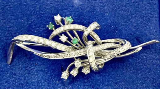 Broche vintage (años 80) con brillantes y esmeraldas auténticas colombianas, montado en oro blanco de ley 18 kts