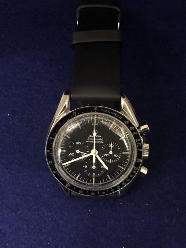 Reloj de caballero Omega Speedmaster Professional Moonwatch, Ref.: 3570.50.00, con correa de caucho negra, de cuerda, con reserva de marcha de 48 hrs., año 1995. - Imagen 2