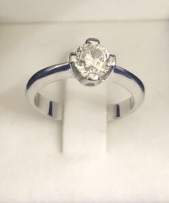 Solitario con brillante de 0,95 cts en oro blanco de ley 18 kts.