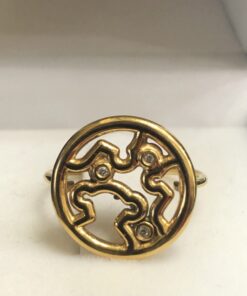 Sortija Tous calada con motivos en forma de oso y 3 brillantitos, en oro amarillo de ley 18 kts.