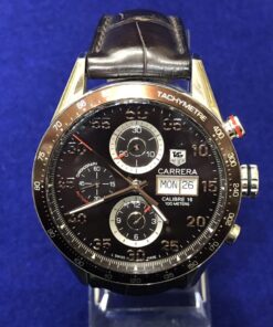 Reloj de caballero TAG Heuer Carrera Calibre 16 Modelo: CV2A12, 43 mm, con pulsera de piel color chocolate.