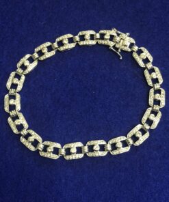 Pulsera de eslabones con brillantes en pavé y brillantes centrales en chatón de 2'50 cts en total montados en oro blanco de ley 18 kts.