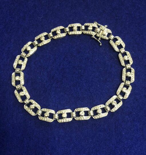 Pulsera de eslabones con brillantes en pavé y brillantes centrales en chatón de 2'50 cts en total montados en oro blanco de ley 18 kts.