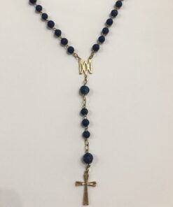 Alternative view of Rosario con cuentas de lapislázuli, realizado en oro de ley 18 kts.