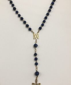 Rosario con cuentas de lapislázuli, realizado en oro de ley 18 kts.