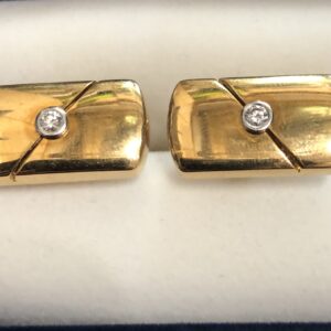 Gemelos con brillantes en oro amarillo de ley 18 kts.