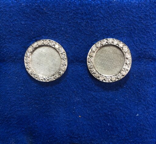 Gemelos circulares con orla de brillantes (0.40 cts en total) en oro blanco de ley 18 kts.