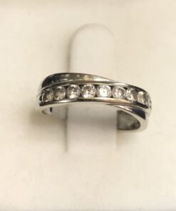 Alianza con 0'33 cts (aprox.) de brillantes en oro blanco de ley 18 kts.