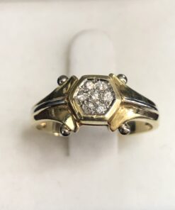 Sortija vintage (años 80) con diseño hexagonal y 0'15 cts de brillantes, en oro blanco y amarillo de ley 18 kts.