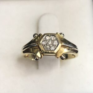 Sortija vintage (años 80) con diseño hexagonal y 0'15 cts de brillantes, en oro blanco y amarillo de ley 18 kts.