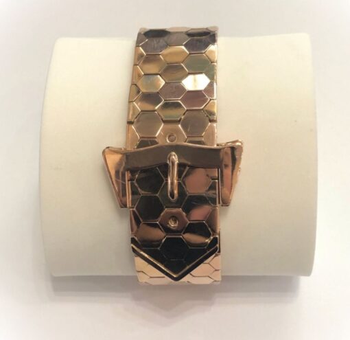 Espectacular brazalete de los años 40 en forma de cinturón con hebilla, en oro rosa de ley 18 kts.