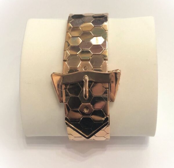 Espectacular brazalete de los años 40 en forma de cinturón con hebilla, en oro rosa de ley 18 kts.