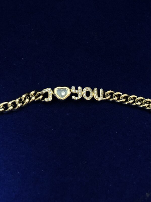 Pulsera Chopard modelo "I love you" Happy Diamonds, en oro de ley 18 kts, con contrastes originales de la marca.