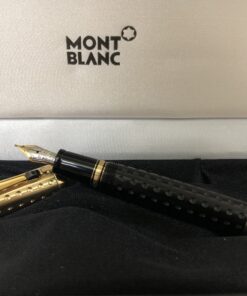 Pluma estilográfica retráctil Montblanc, modelo Boheme Doue, chapada en oro con detalle de ónix.