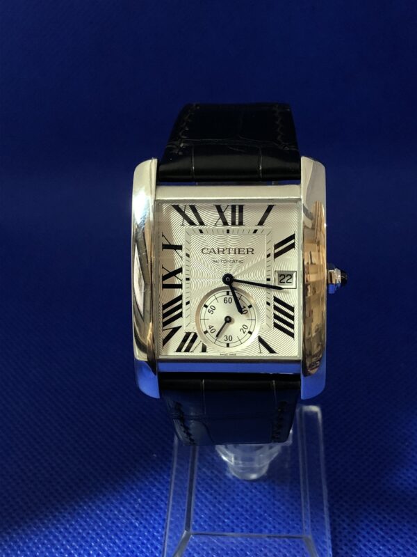 Reloj Cartier de caballero modelo Tank MC, Ref.: 3589, automático, con caja de acero y pulsera de piel, año 2023.