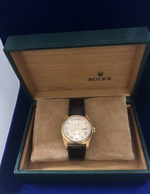 Rolex Oyster Perpetual Day-Date Oro, esfera champán de 36 mm en oro amarillo de ley 18kts., movimiento automático, año 1962, con pulsera de piel, caja original y factura. - Imagen 3