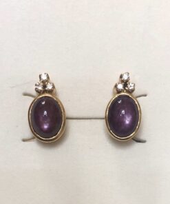 Pendientes con rubíes estrella en cabujón, enriquecidos con 3 brillantes cada uno, en oro amarillo de ley 18 kts.