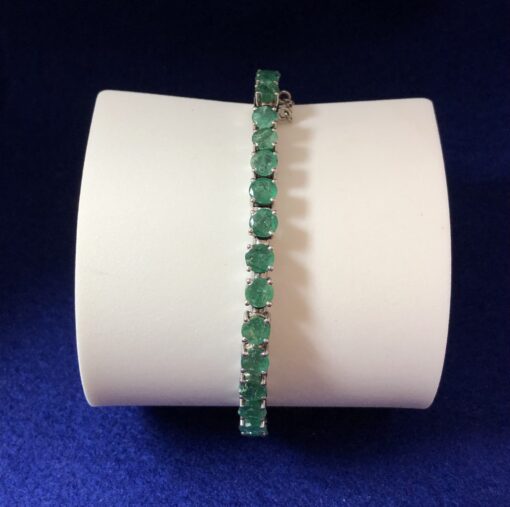Pulsera rivière con 22 cts. de auténticas esmeraldas colombianas, en oro blanco de ley 18 kts.