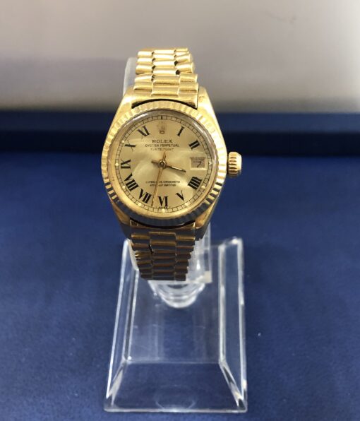 Rolex Oyster Perpetual Datejust de señora, con brazalete jubilee, 28 mm, esfera champagne, automático, en oro amarillo de ley 18 kts.