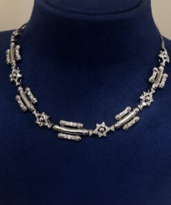 Gargantilla vintage (años 60) con motivos tubulares y estelares con 3'40 cts de brillantes en total, en oro blanco de ley 18 kts.