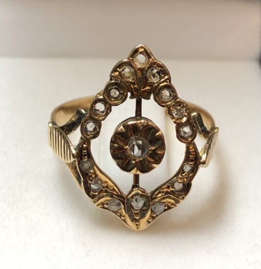 Sortija Belle Époque (ca. 1910) con diamantes talla antigua en oro amarillo de ley 18 kts.