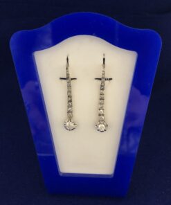 Pendientes largos Art Decó con 1'10 cts de diamantes talla rosa en oro amarillo de ley 18 kts con vistas en platino.