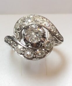 Sortija vintage (años 50) con 2'10 cts de brillantes en total montados en platino.