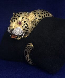 Brazalete vintage (años 80) en forma de leopardo con ojos de rubí y detalles de brillantes, en oro macizo de ley 18 kts.
