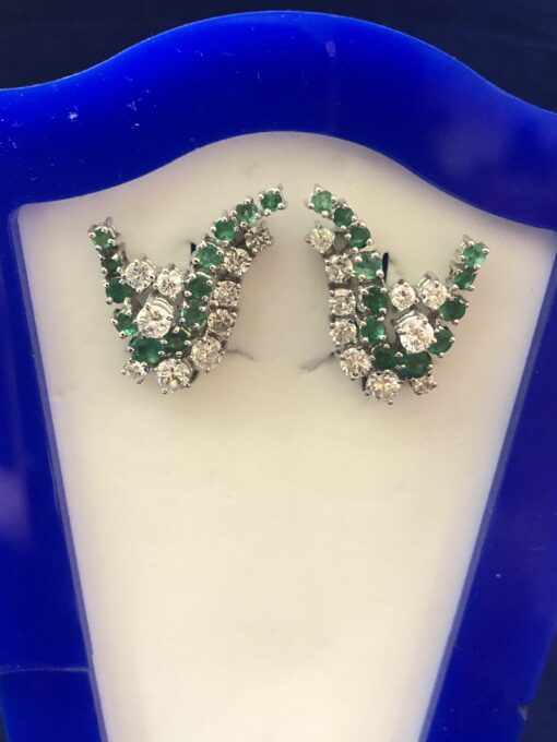 Pendientes vintage con auténticas esmeraldas colombianas y 1'60 cts de brillantes en oro blanco de ley 18 kts. - Imagen 2