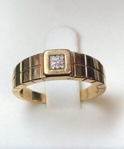 Sortija cuadrada vintage (años 80) con 0'10 cts de brillantes en oro amarillo de ley 18 kts.