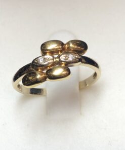 Sortija con diseño tipo panthère con 2 brillantitos de 0'05 cts en total en oro blanco y amarillo de ley 18 kts.