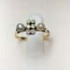 Sortija Art Decó con dos perlitas día y noche y dos columnas con 6 diamantitos en chatón montados en oro amarillo de ley 18 kts y vistas en platino