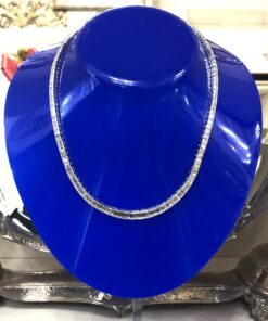 Gargantilla rivière con diamantes naturales talla baguette de 12'40 cts en total montados en oro blanco de ley 18 kts.