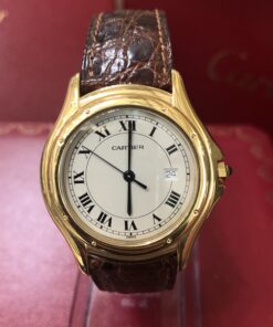 Reloj Cartier Cougar, esfera blanca 33mm, en oro de ley 18 kts con pulsera de piel color marrón. Con caja y papeles originales.