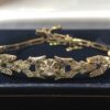 Pulsera de pedida de los años 30 con zafiros blancos en oro de ley 18 kts.