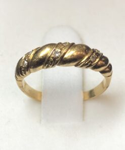 Sortija vintage (años 80) con 0'06 cts de brillantes realizada en oro amarillo de ley 18 kts.