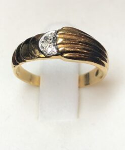 Sortija vintage gallonada (años 80) con medias lunas y brillantitos realizada en oro amarillo de ley 18 kts.