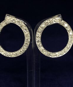 Pendientes circulares cuajados con 5'04 cts de brillantes en total, realizados en oro blanco de ley 18 kts