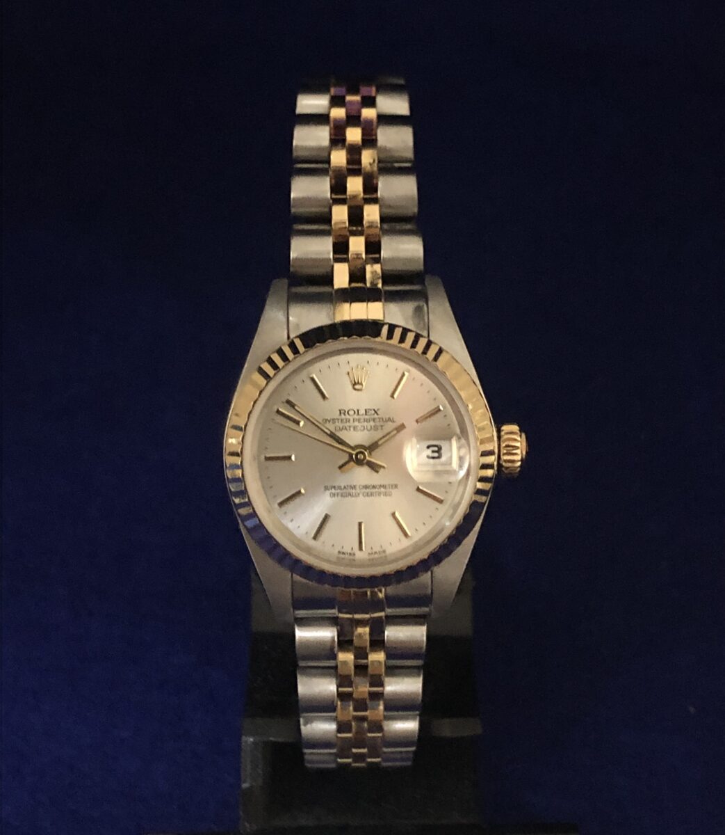 Rolex Lady Datejust 28mm, Modelo 79173, con esfera plateada y cristal de zafiro, pulsera jubilee de acero y oro amarillo 18 kts, automático, año 2002