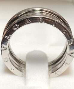 Sortija Bvlgari B.zero1 realizada en oro blanco de ley 18 kts. Talla 22.