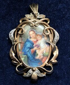 Medalla de principios del s. XX, con retrato de Madonna con el niño, realizada en oro de ley 18 kts y enriquecida con diamantes