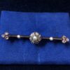 Broche de principios del s. XX con 0'65 cts de diamantes y 3 perlas, realizado en oro amarillo de ley 18 kts.