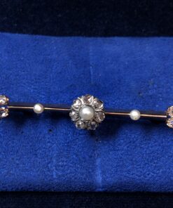 Broche de principios del s. XX con 0'65 cts de diamantes y 3 perlas, realizado en oro amarillo de ley 18 kts.