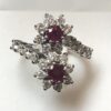 Sortija "tú y yo" en forma de flores de 1'30 cts de brillantes, con dos rubíes centrales de 0'50 cts en total, realizada en oro blanco de ley 18 kts.
