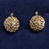 Preciosos pendientes de principios del siglo XX (ca. 1900) en forma de rosetones con 2'10 cts de diamantes talla rosa en total, realizados en oro amarillo de ley 18 kts.