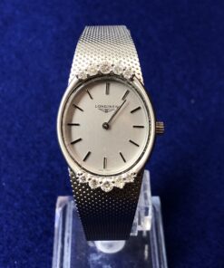 Precioso reloj Longines vintage de señora (años 60) enriquecido con diez brillantes de 0'70 cts en total, realizado en oro blanco de ley 18 kts.
